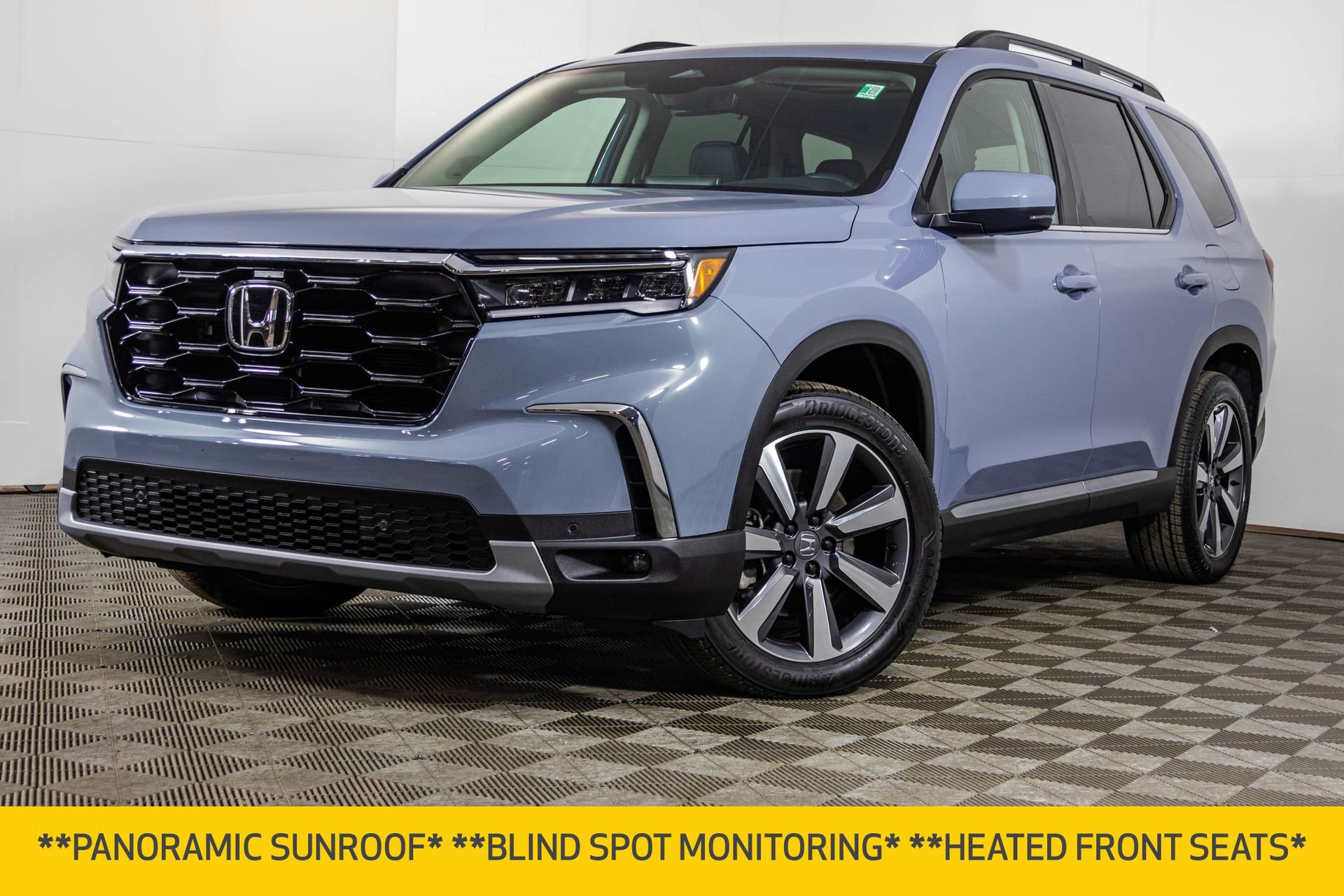 Used 2025 Honda Pilot Touring image 2