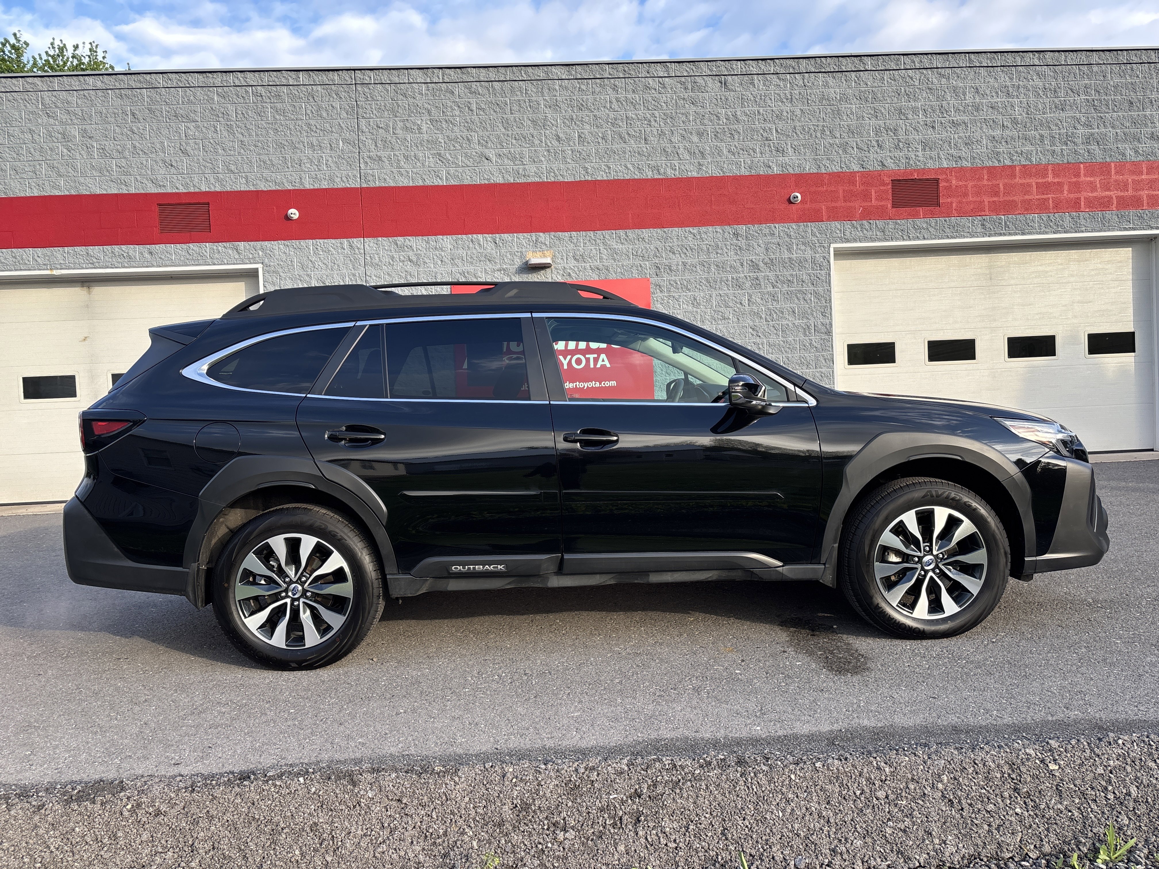 Used 2025 Subaru Outback Limited XT image 2