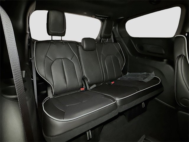 New 2026 Chrysler Pacifica Limited image 31