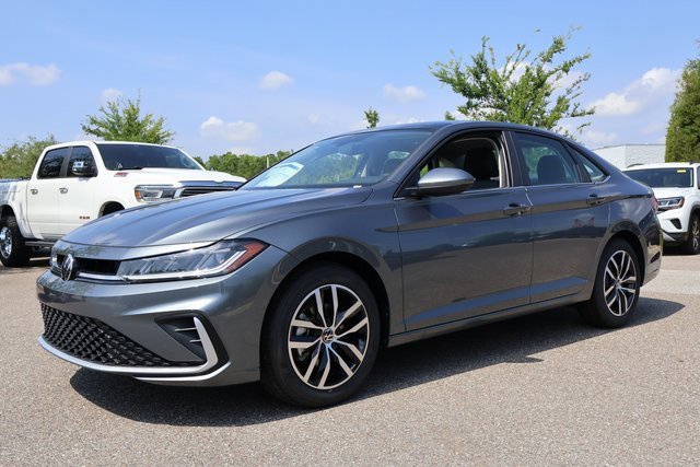 New 2025 Volkswagen Jetta SE image 3