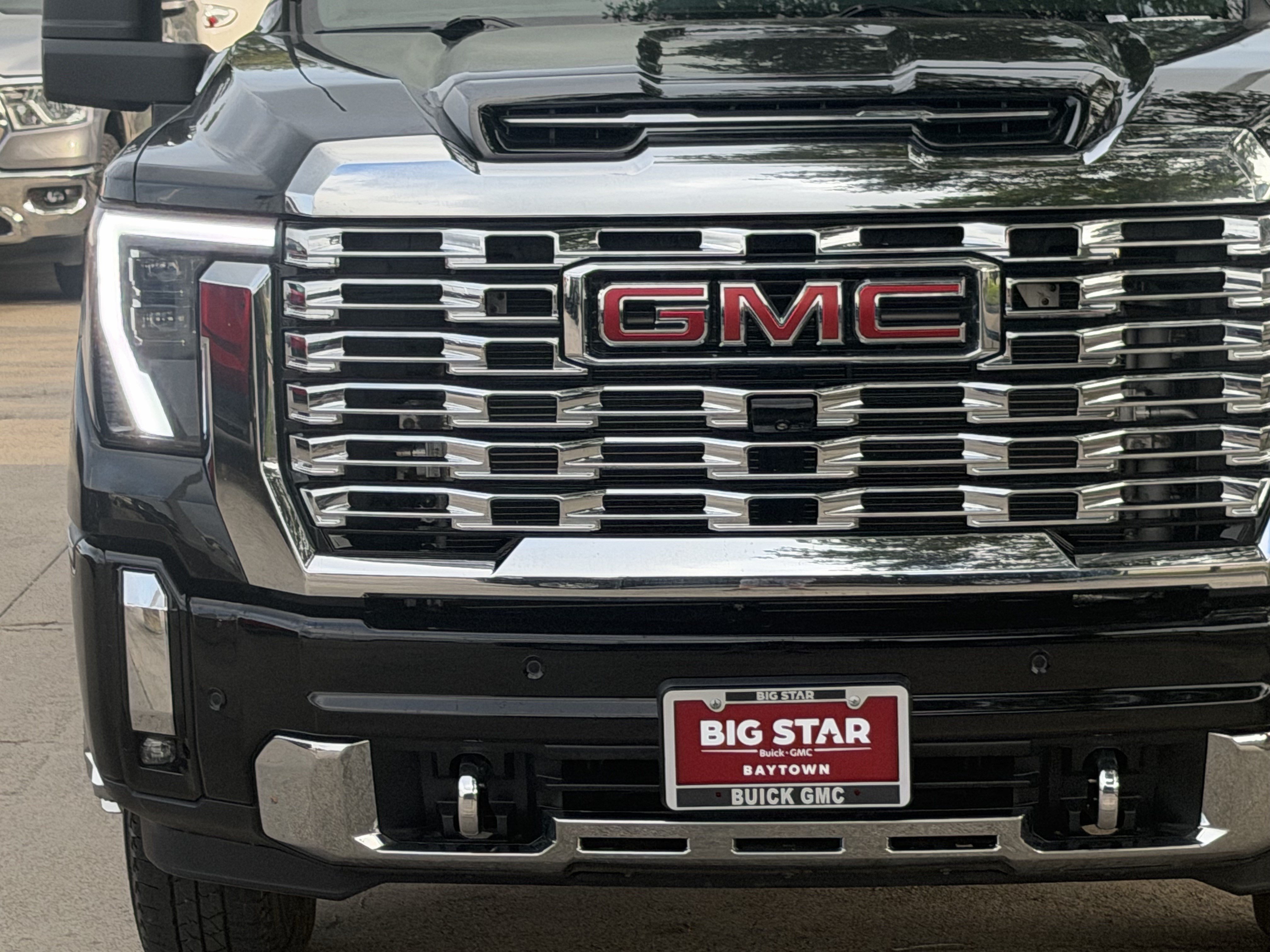 Used 2025 GMC Sierra 3500 Denali AWD/4WD image 9