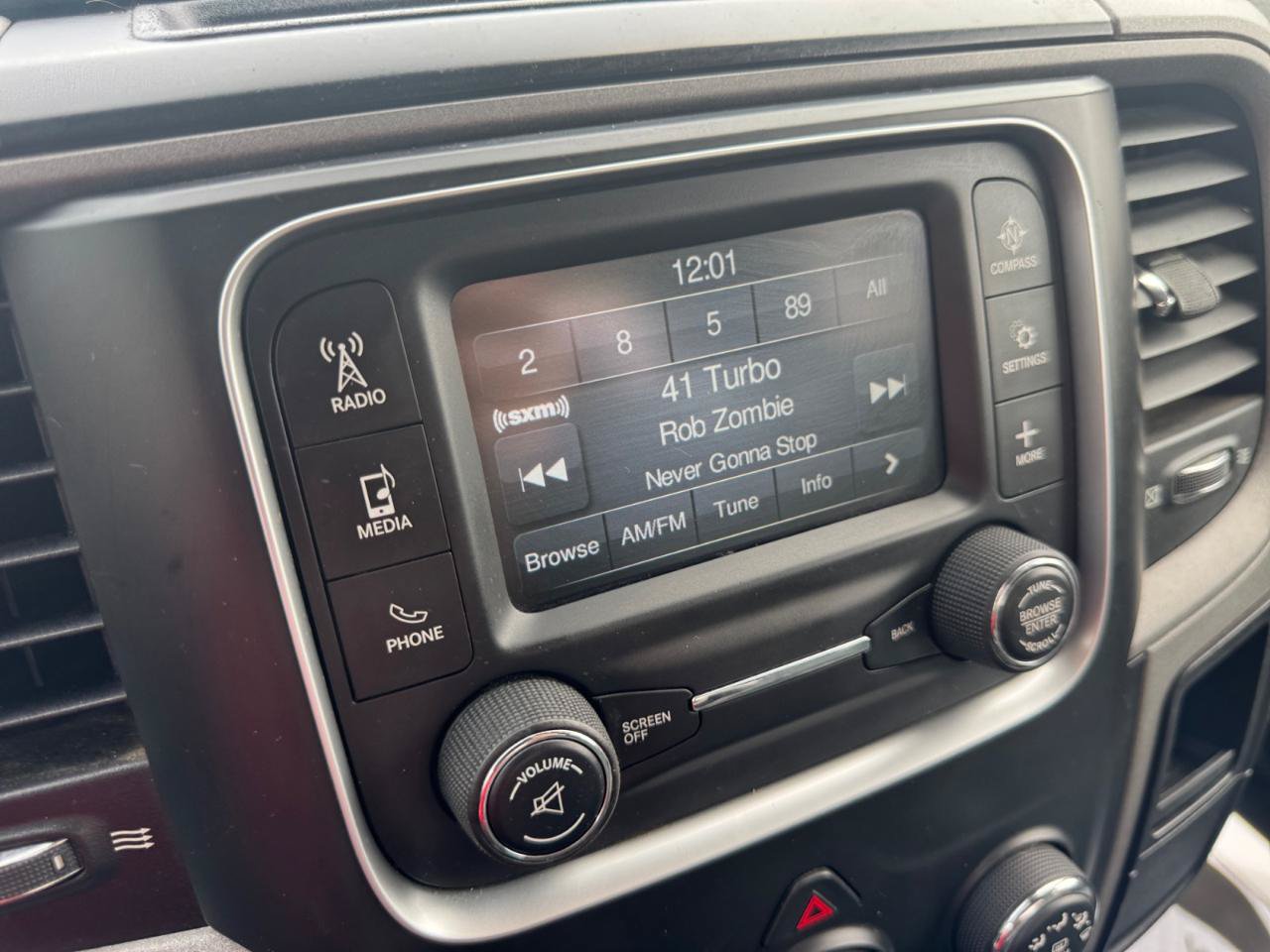 Used 2017 RAM 1500 Express AWD/4WD image 19