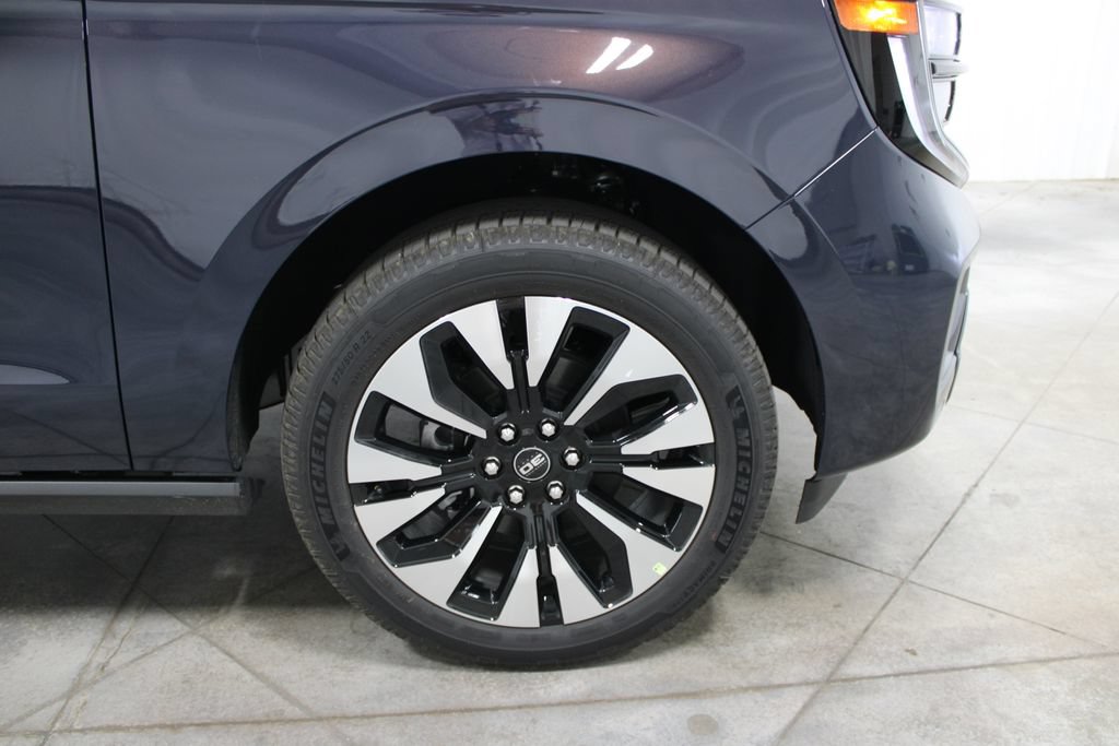 New 2027 Ford Expedition Platinum RWD image 18