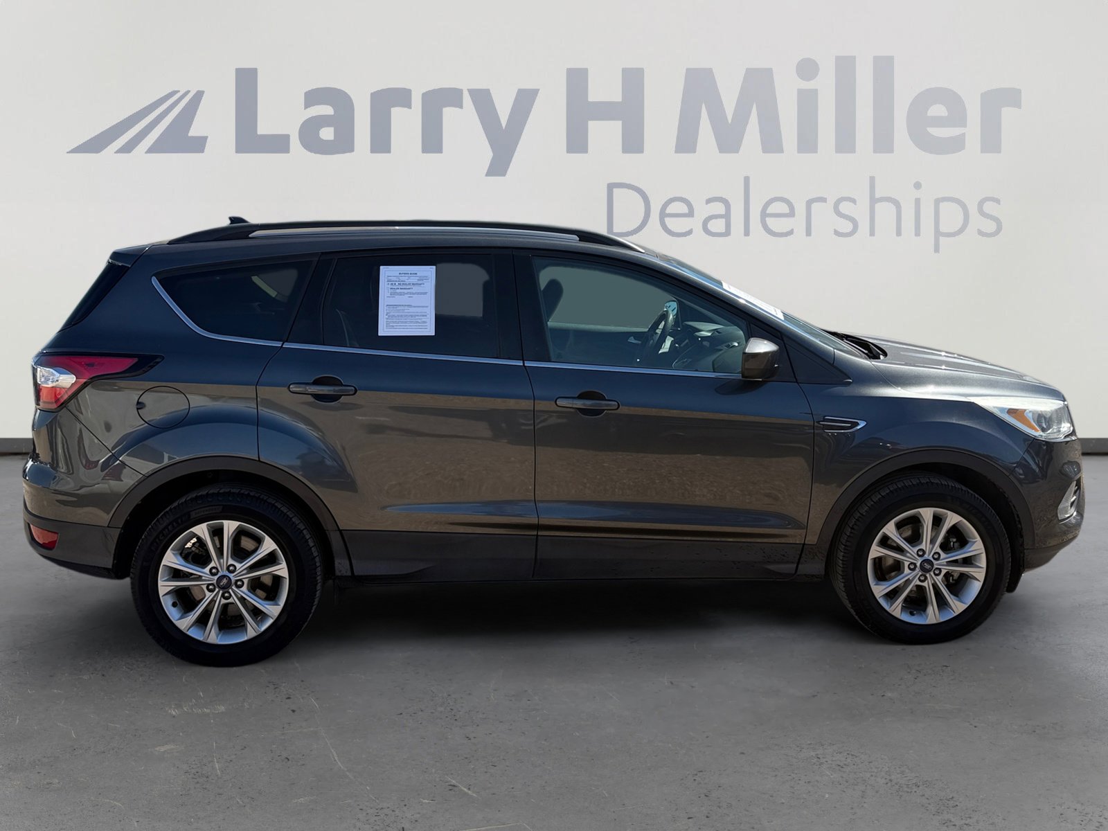 Used 2018 Ford Escape SE w/ SE Sync 3 Package image 6