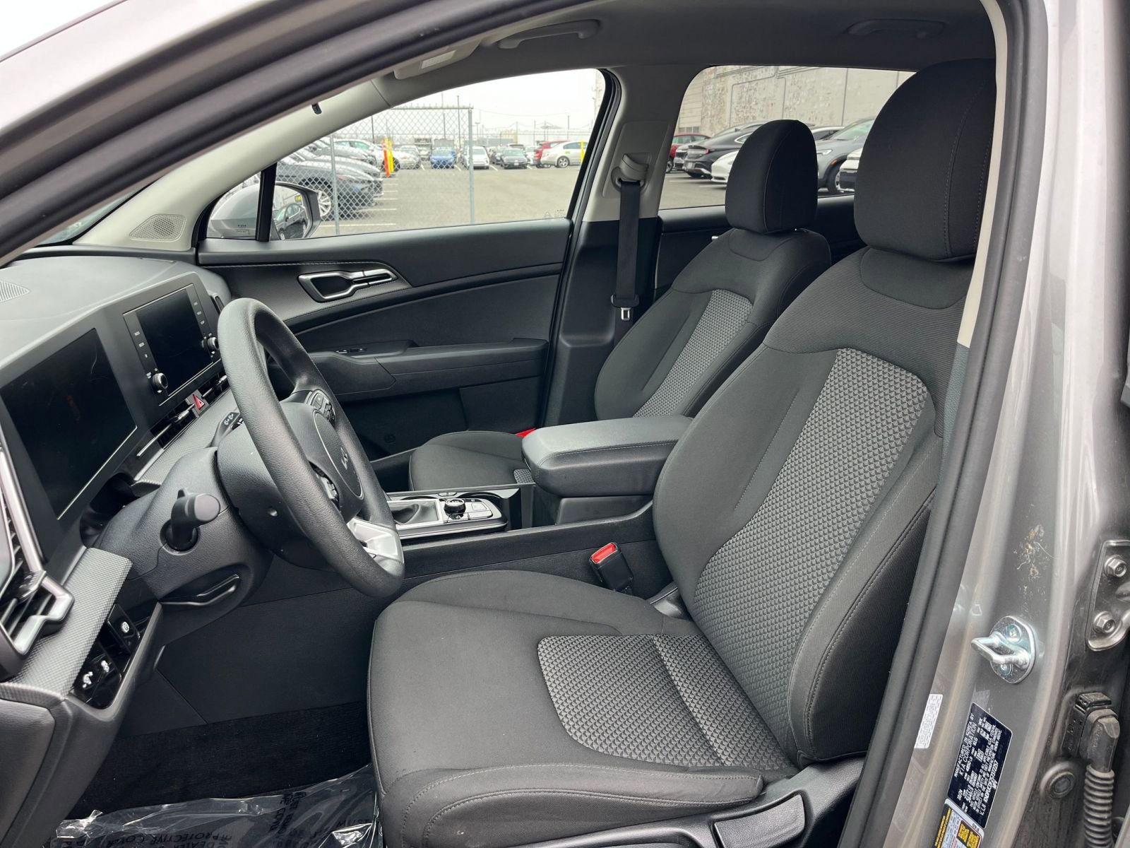 Used 2025 Kia Sportage LX image 35