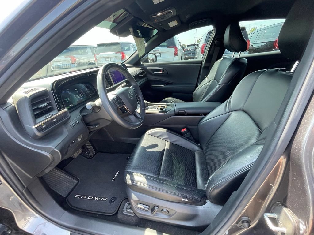 Used 2023 Toyota Crown AWD/4WD image 11