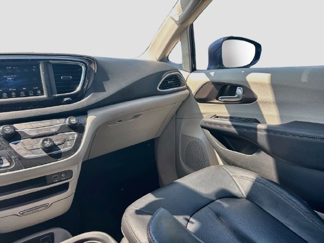 Used 2019 Chrysler Pacifica Touring-L FWD image 27