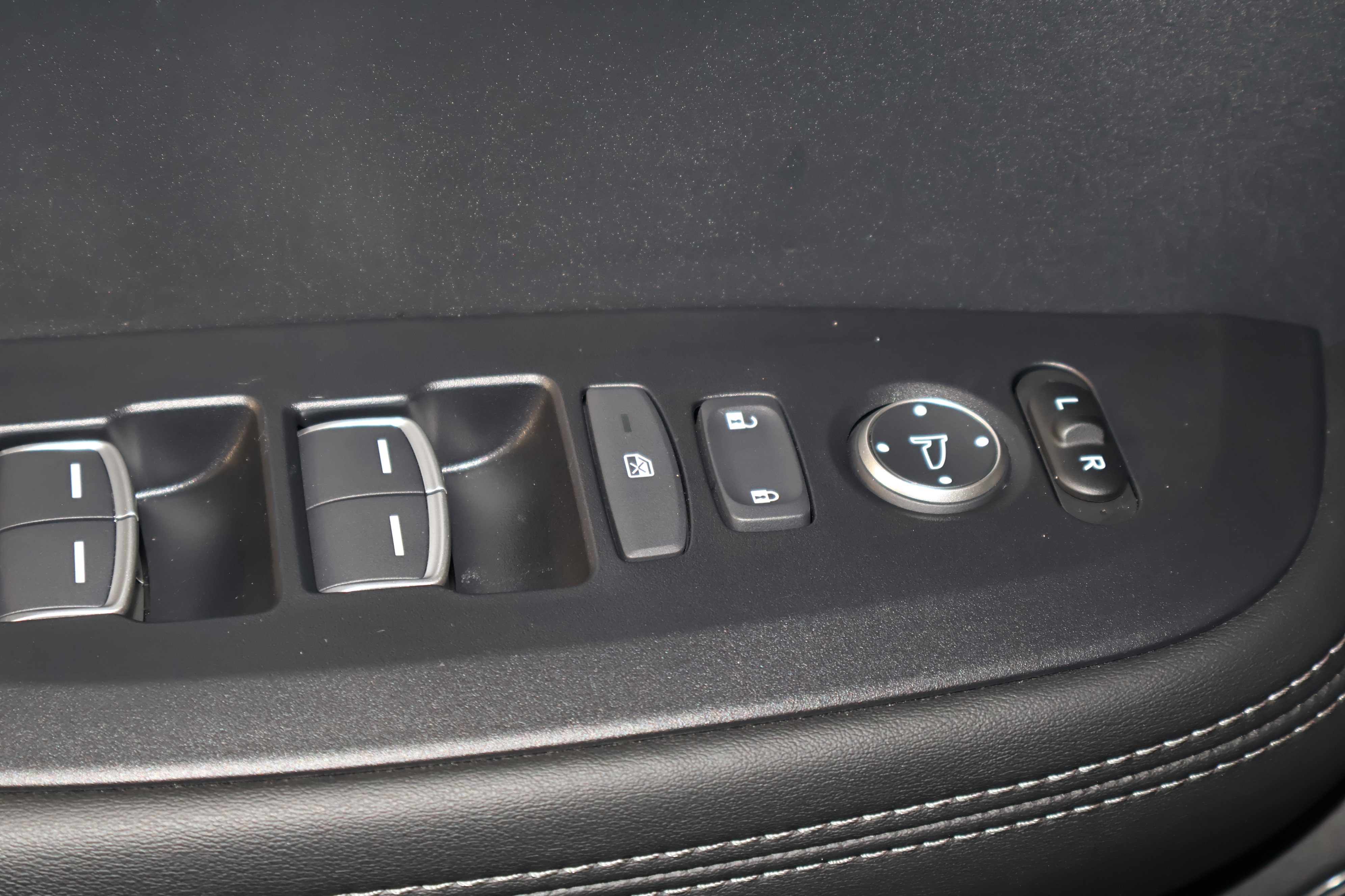 Certified 2025 Acura ADX AWD image 33