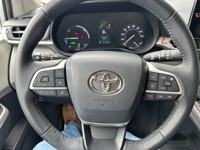 Used 2021 Toyota Sienna XLE FWD image 14