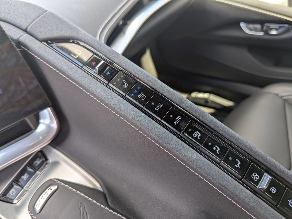 Used 2024 Chevrolet Corvette Stingray Preferred Cpe w/ 2LT image 22