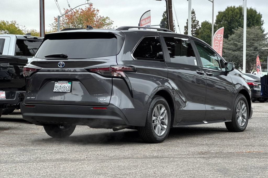 Certified 2025 Toyota Sienna XLE w/ XLE Plus Package AWD/4WD image 3