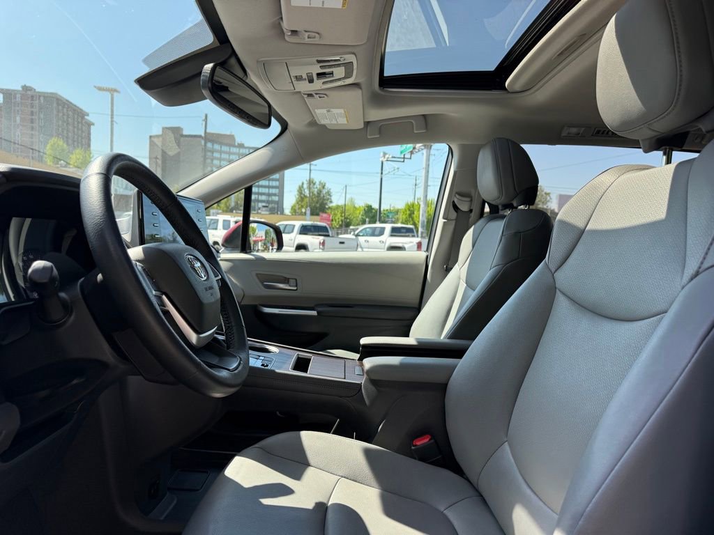 Certified 2023 Toyota Sienna XLE AWD/4WD image 15