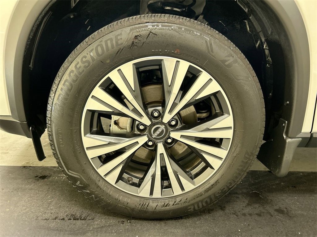 Used 2023 Nissan Rogue SV image 11