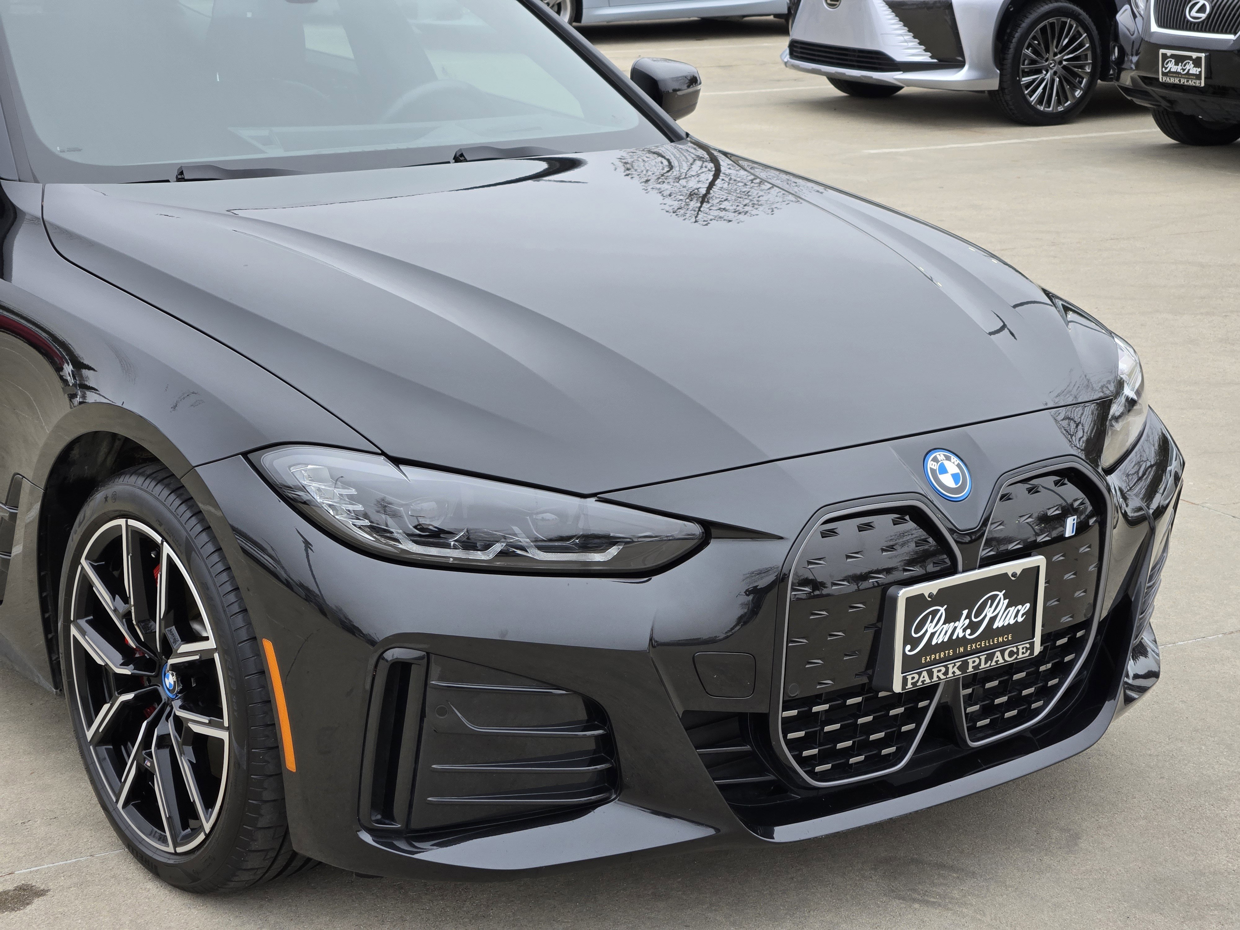 Used 2023 BMW i4 eDrive40 w/ M Sport Package image 5