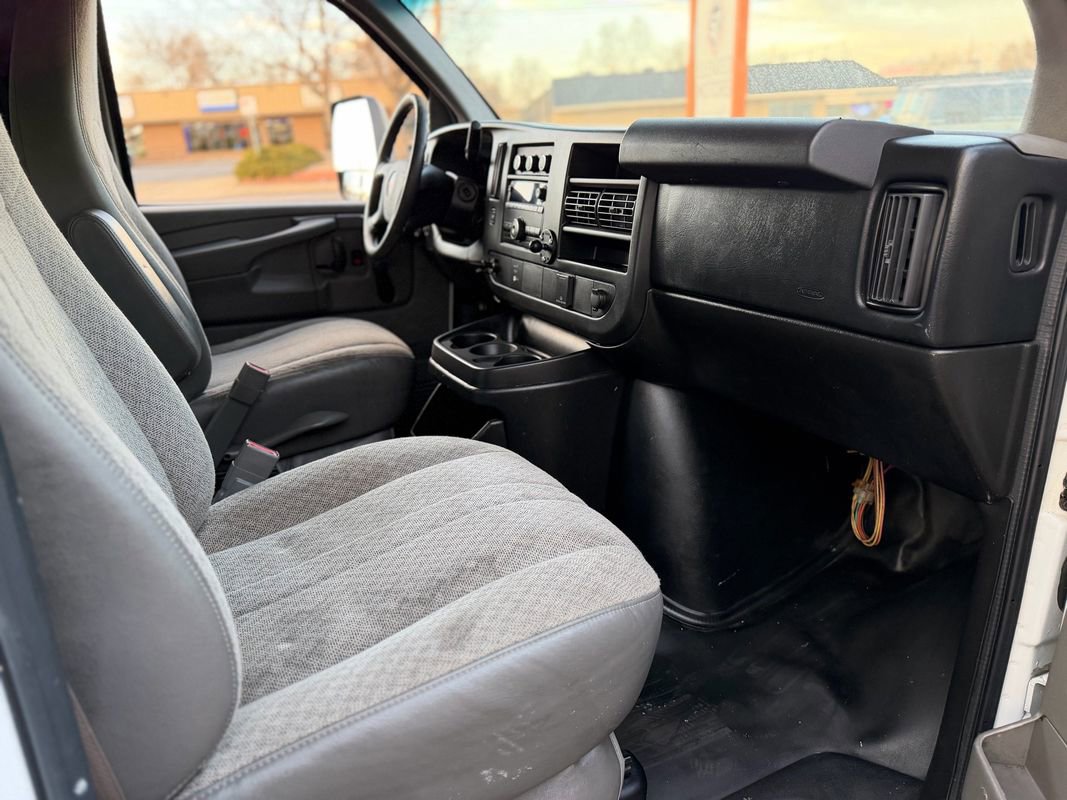 Used 2015 GMC Savana 3500 3500 image 16