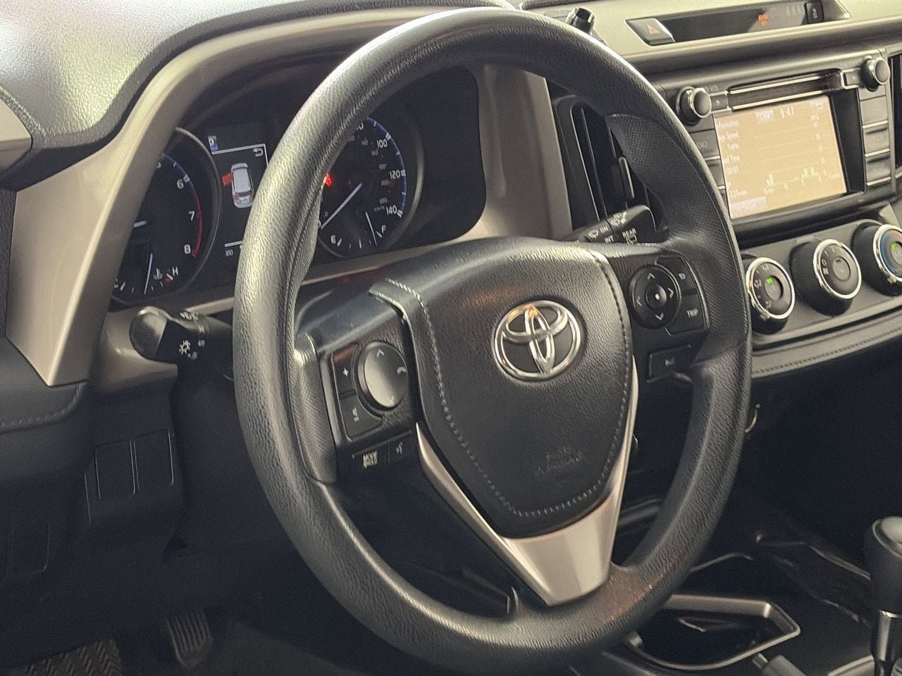 Used 2018 Toyota RAV4 LE w/ Carpet Mat Package FWD image 12