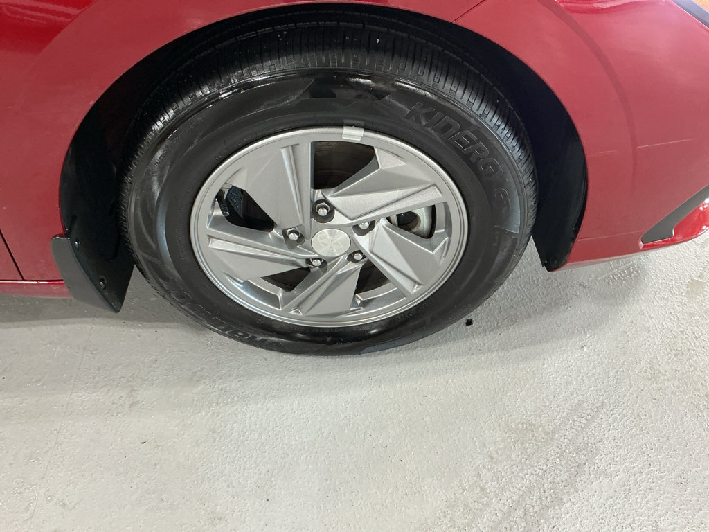 Certified 2025 Hyundai Elantra SE FWD image 4