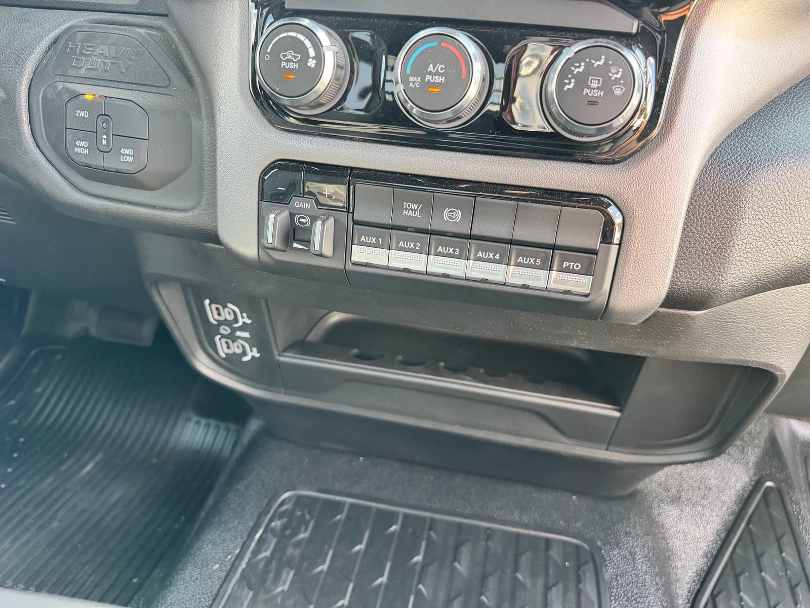 New 2026 RAM 5500 4x4 Regular Cab image 19