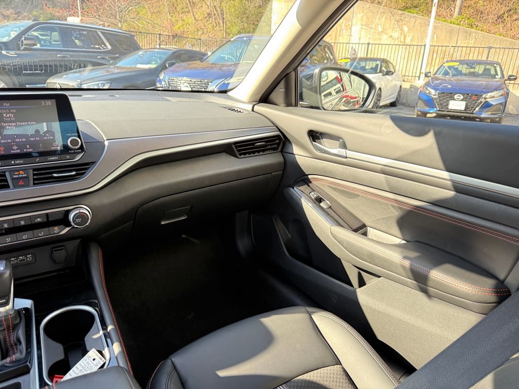 Used 2023 Nissan Altima 2.5 SR AWD/4WD image 15