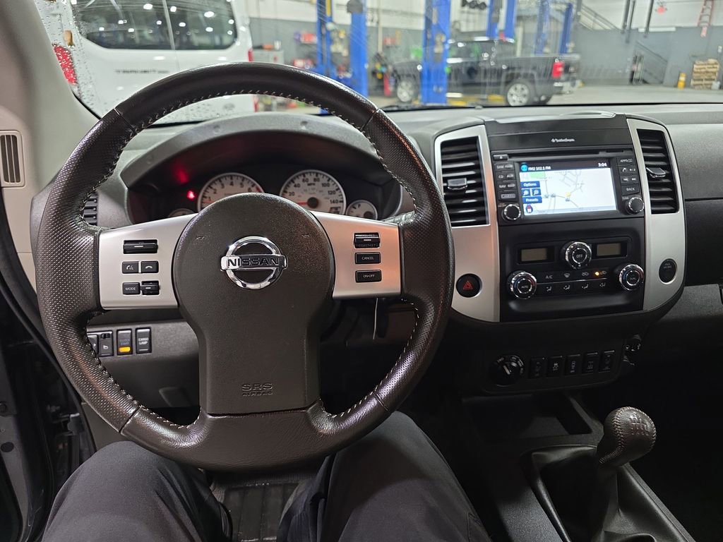 Used 2018 Nissan Frontier PRO-4X AWD/4WD image 24