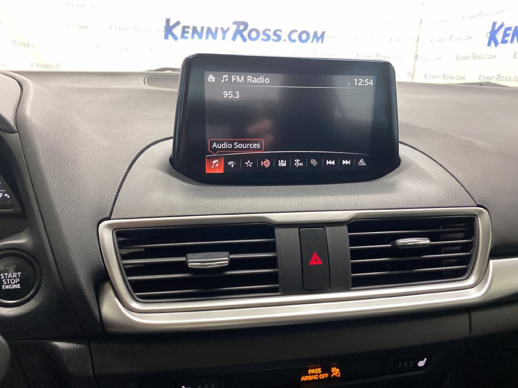 Used 2018 MAZDA MAZDA3 Touring FWD image 23
