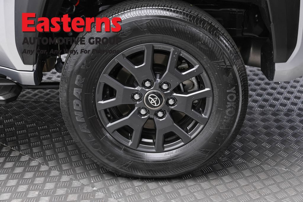 Used 2025 Toyota 4Runner SR5 AWD/4WD image 8