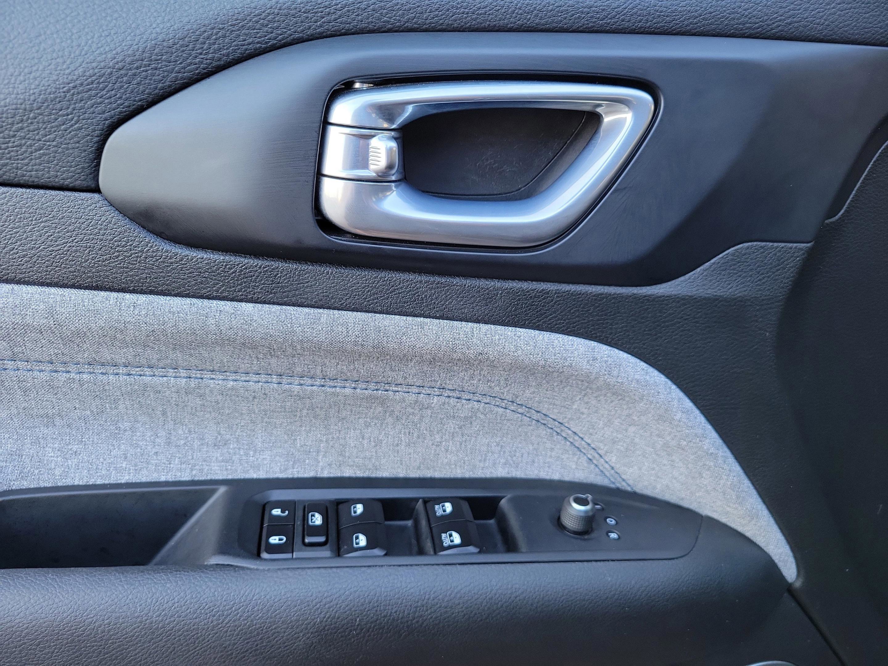 Used 2024 Jeep Compass Latitude image 13