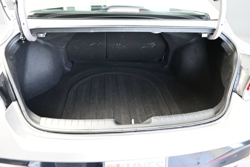Used 2024 Hyundai Elantra Limited FWD image 18