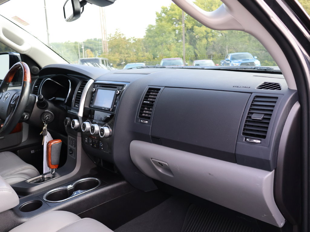 Used 2019 Toyota Sequoia Platinum AWD/4WD image 9