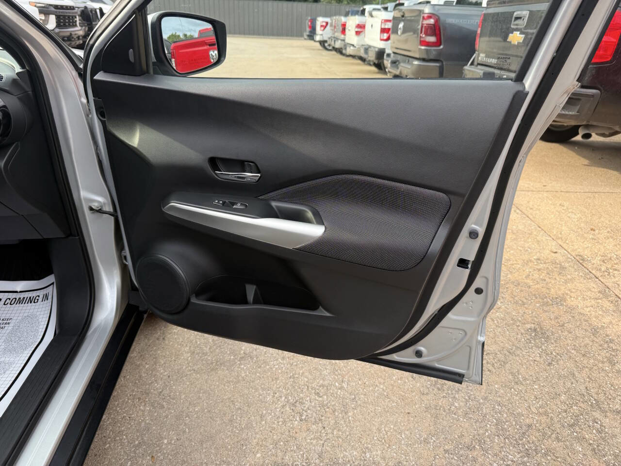 Used 2020 Nissan Kicks SV FWD image 11