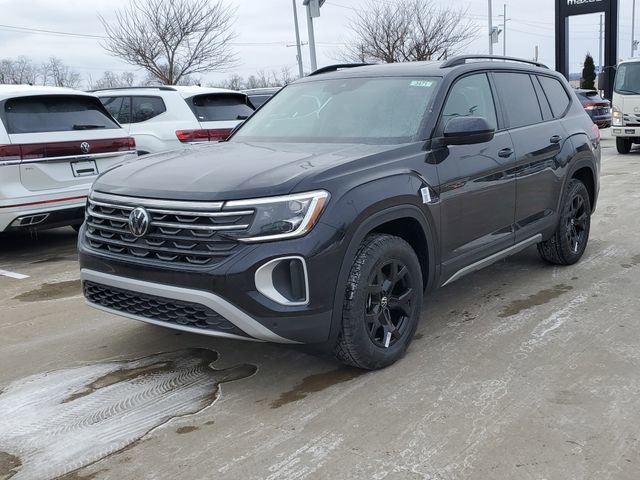 New 2026 Volkswagen Atlas Peak Edition image 2