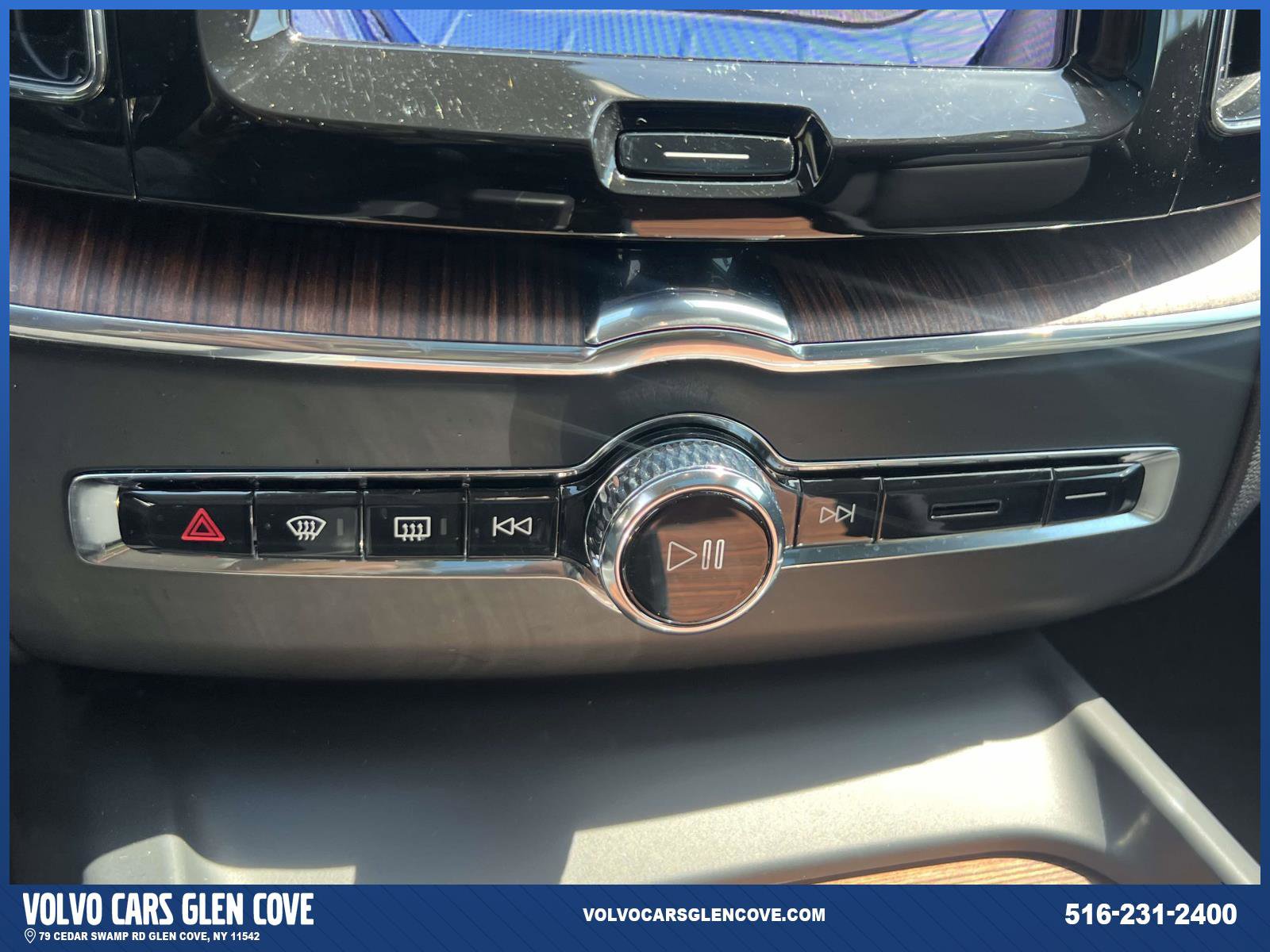 Certified 2024 Volvo XC60 B5 Plus w/ Protection Package Premier AWD/4WD image 29