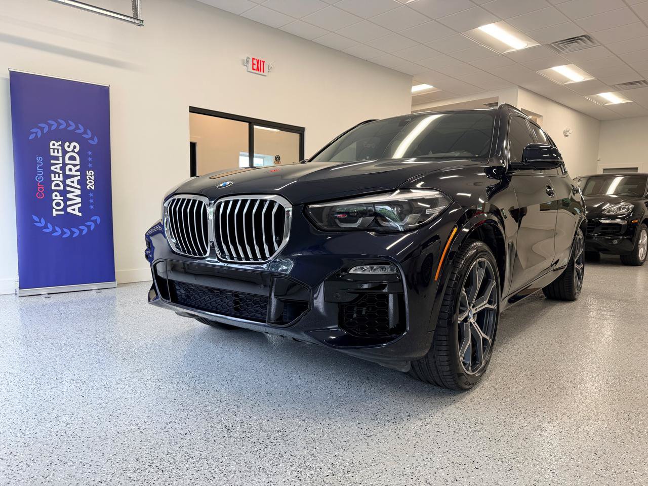 Used 2019 BMW X5 xDrive40i w/ M Sport Package AWD/4WD image 3