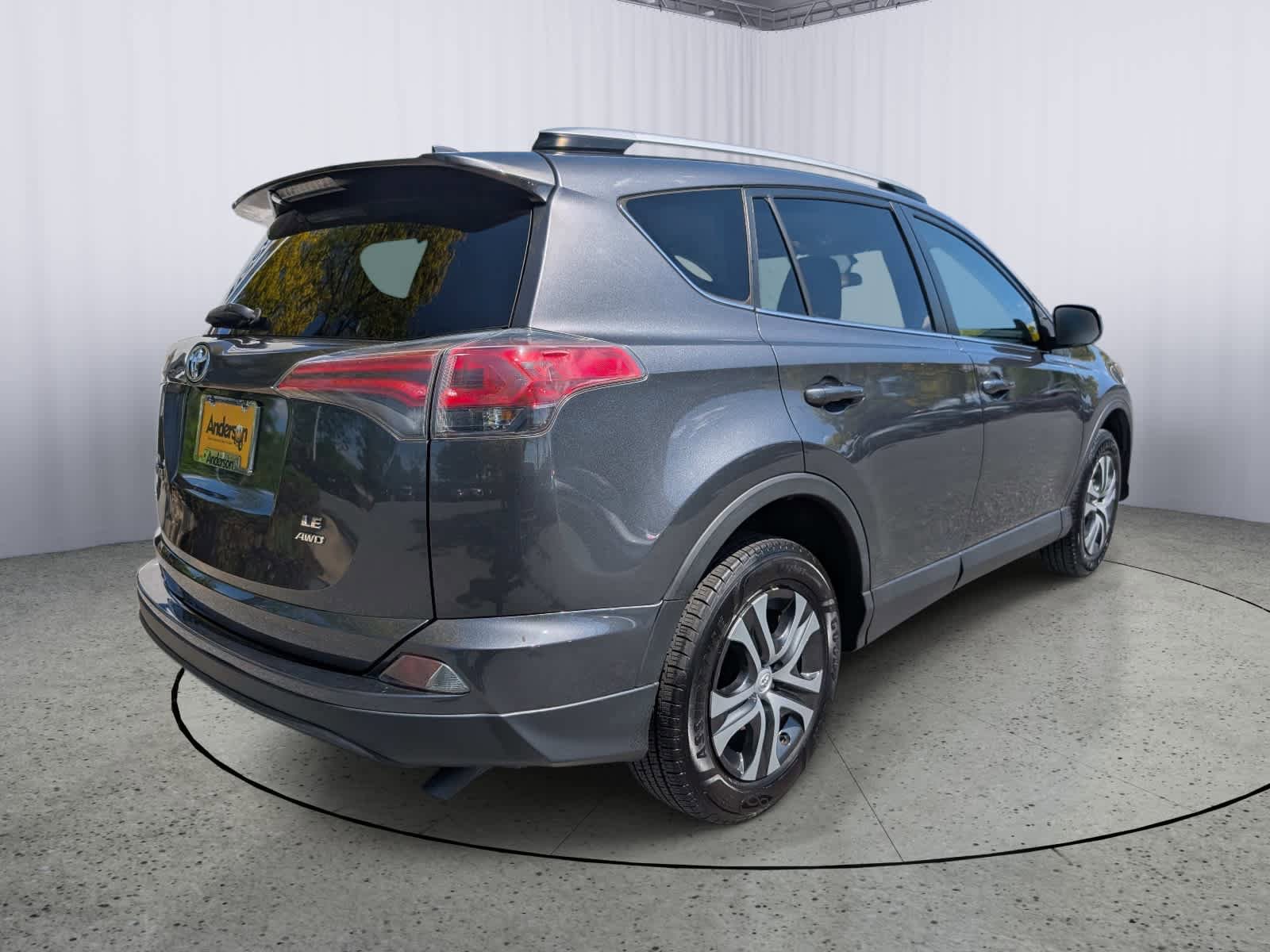 Used 2016 Toyota RAV4 LE AWD/4WD image 3