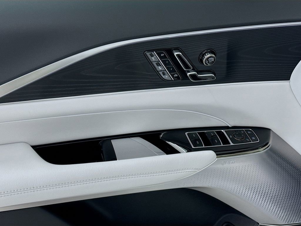 Used 2025 Cadillac Lyriq Sport image 19