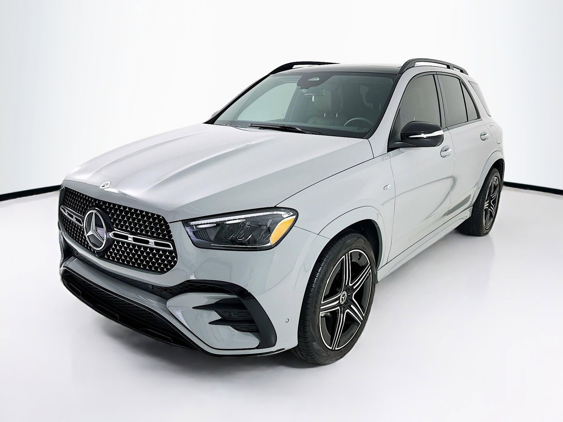 Used 2025 Mercedes-Benz GLE 450e 4MATIC image 3