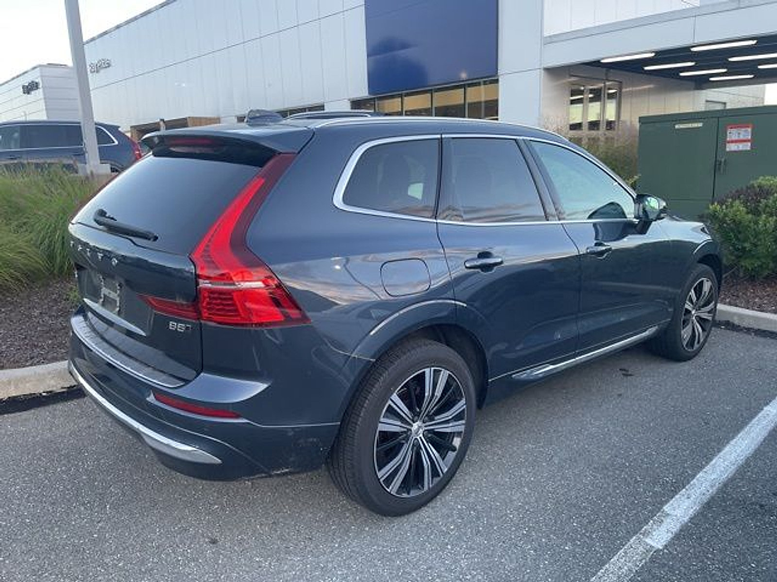 Used 2023 Volvo XC60 B5 Plus w/ Climate Package AWD/4WD image 9