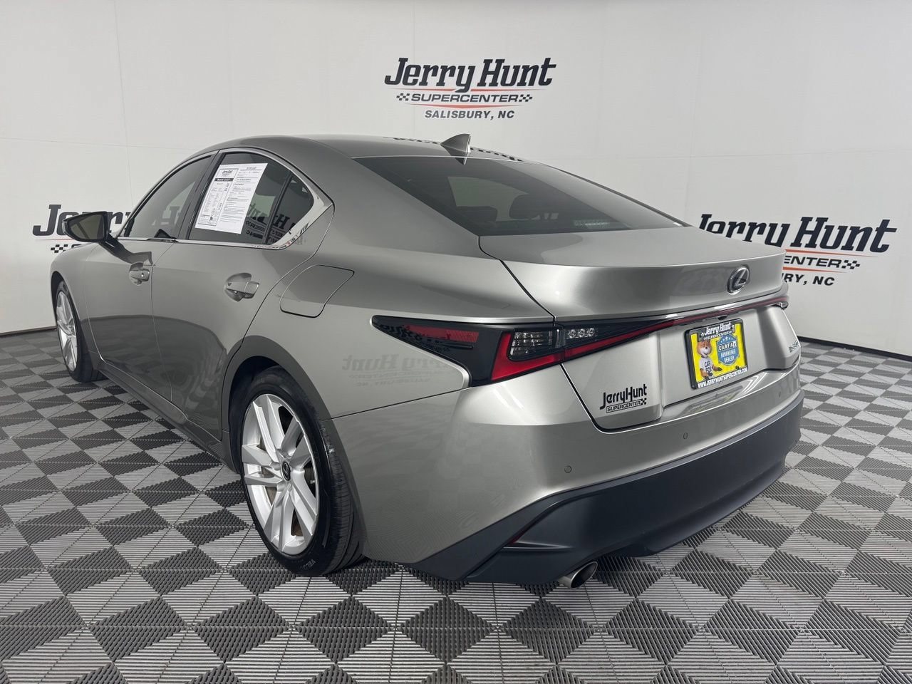 Used 2023 Lexus IS 300 w/ Comfort Package RWD image 8