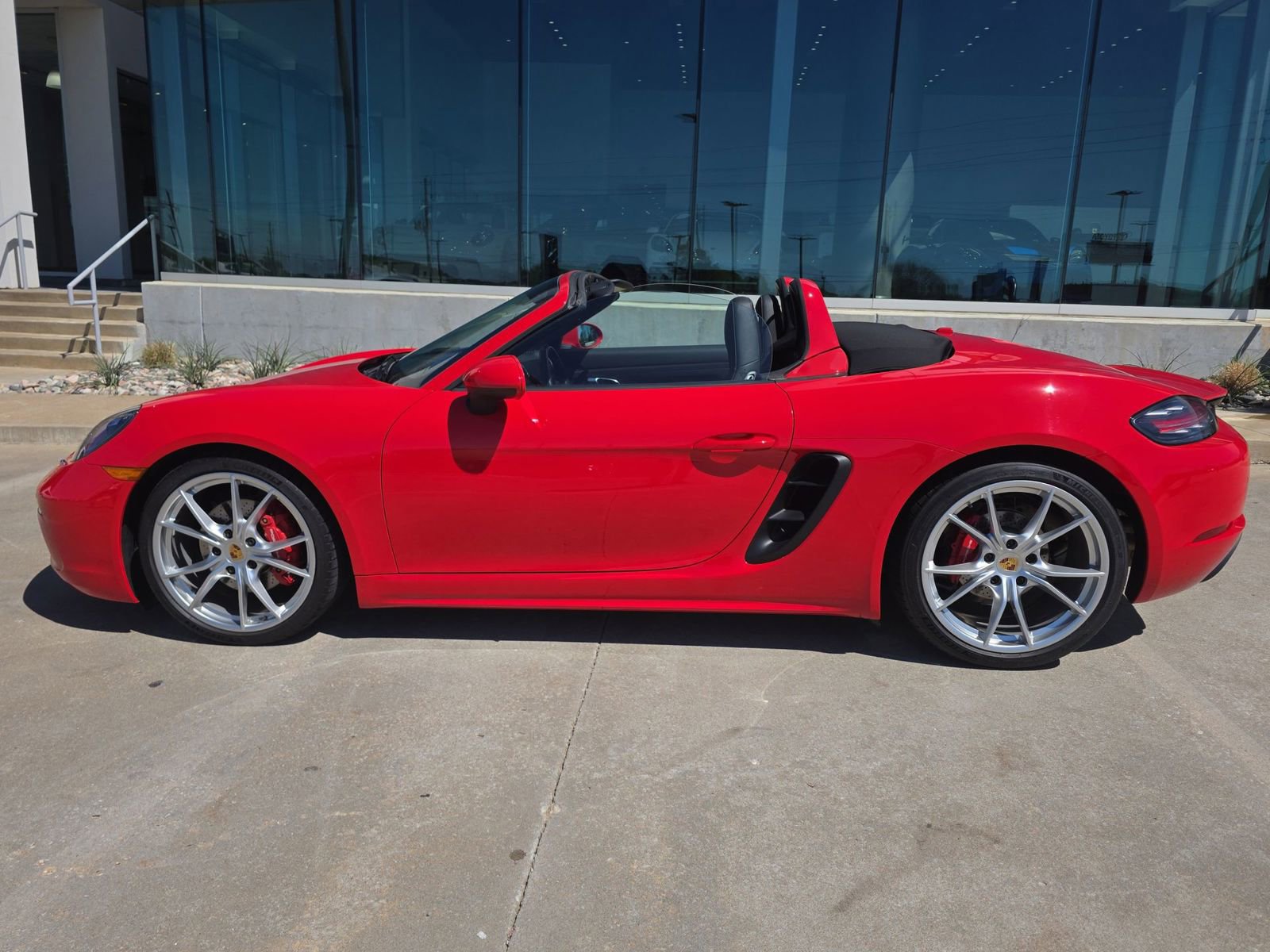 Used 2017 Porsche 718 Boxster S image 2