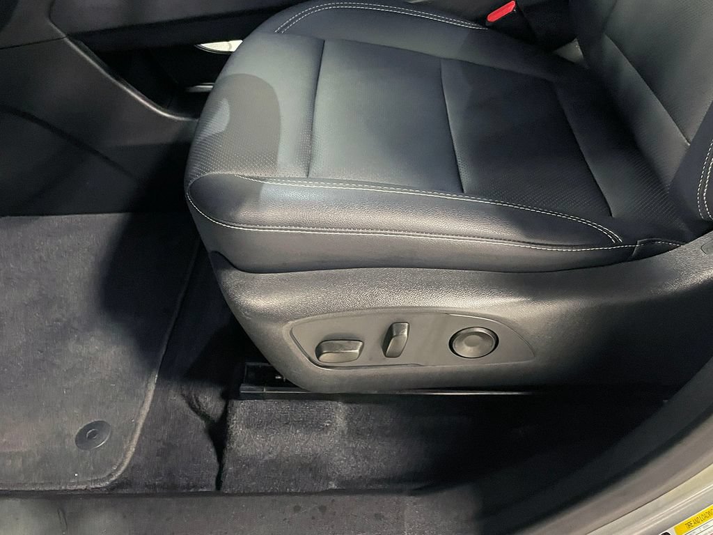 Used 2025 Chevrolet Traverse LT AWD/4WD image 24
