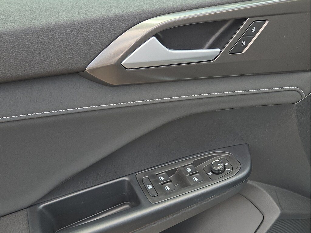 New 2026 Volkswagen Taos SE FWD image 16