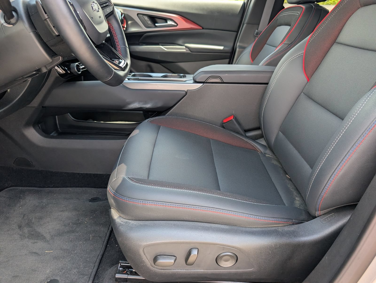 Used 2024 Chevrolet Equinox EV RS AWD/4WD image 7