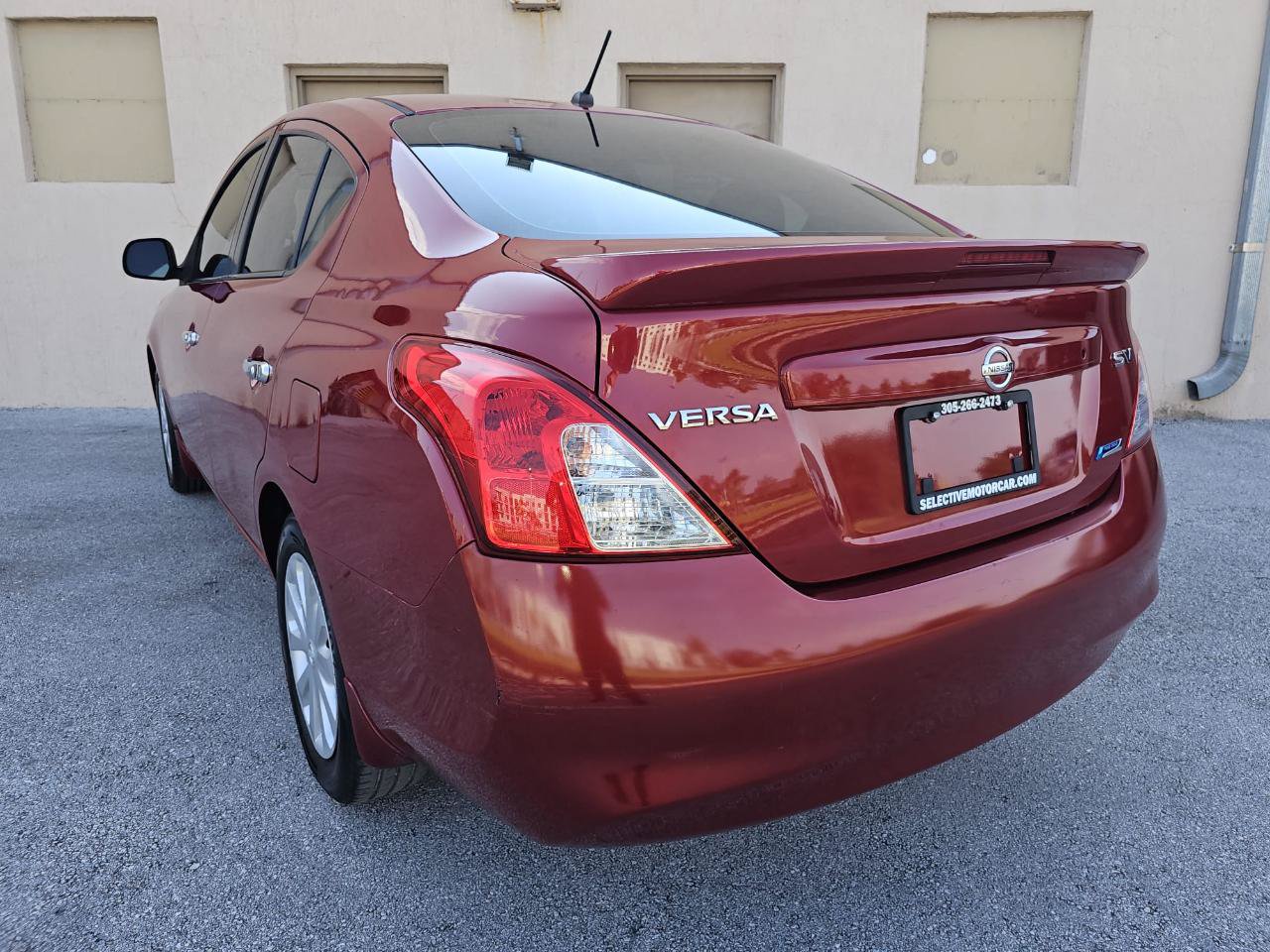 Used 2013 Nissan Versa SV FWD image 8