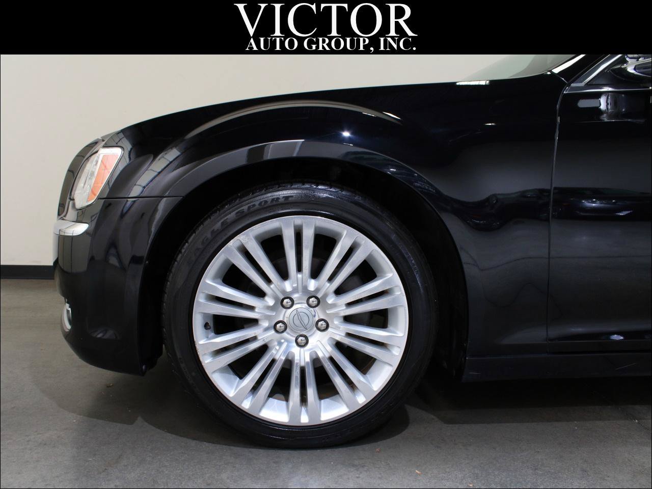 Used 2012 Chrysler 300 Limited RWD image 5