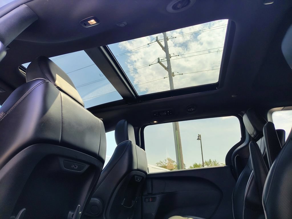 Used 2024 Chrysler Pacifica Premium FWD image 38