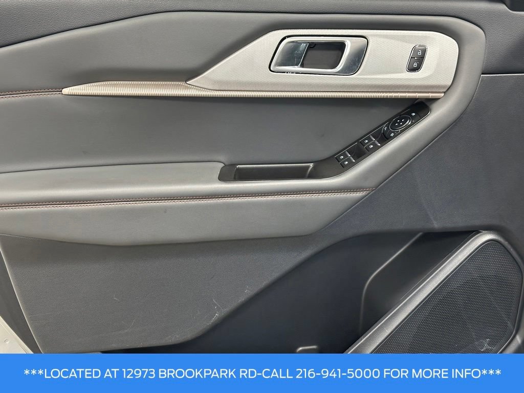 Used 2025 Ford Explorer Active w/ Active Comfort Package AWD/4WD image 7
