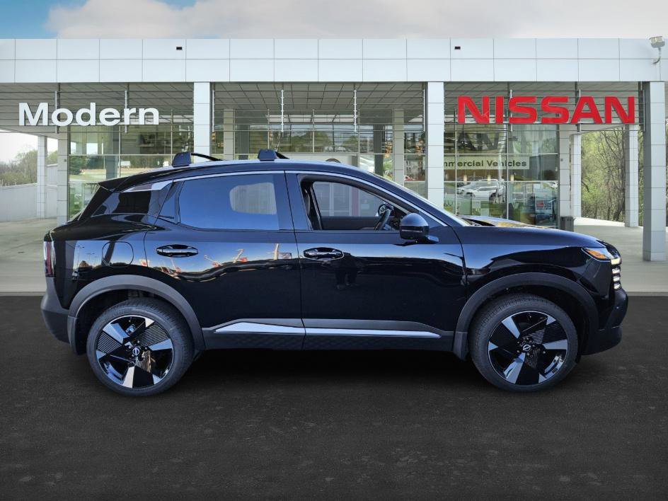 New 2026 Nissan Kicks SR image 3