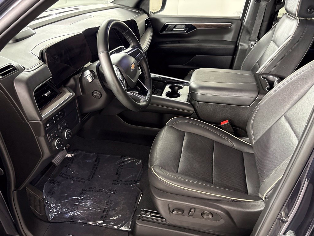 Used 2025 Chevrolet Suburban Premier AWD/4WD image 28