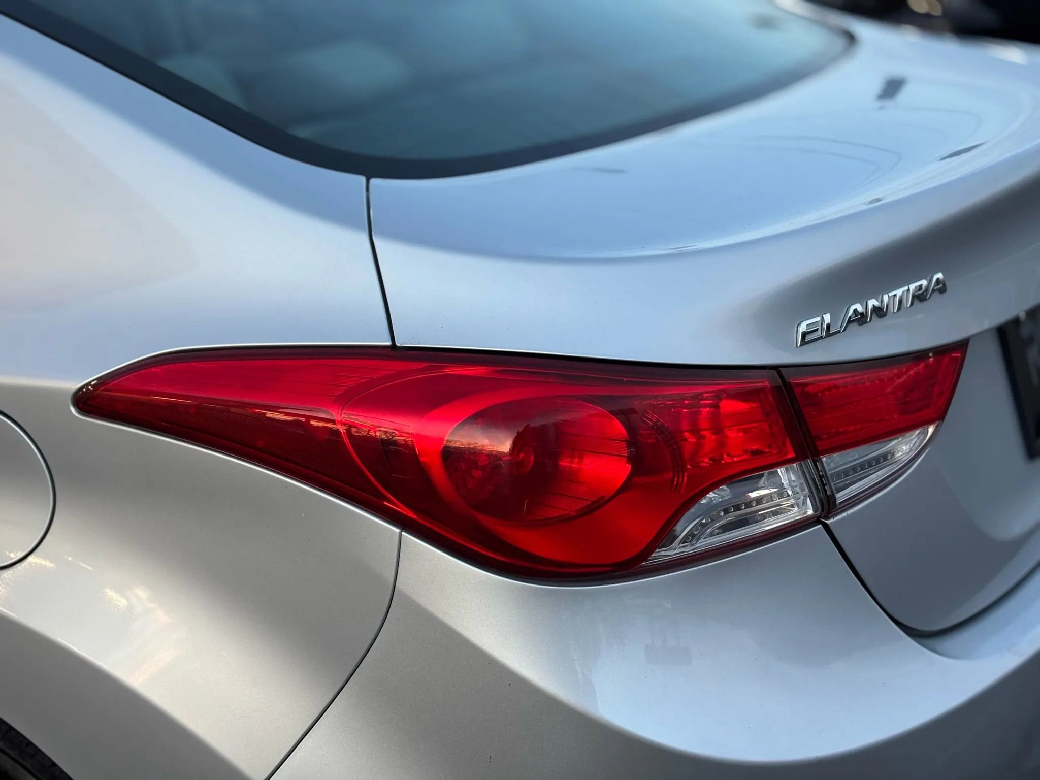 Used 2012 Hyundai Elantra GLS image 12