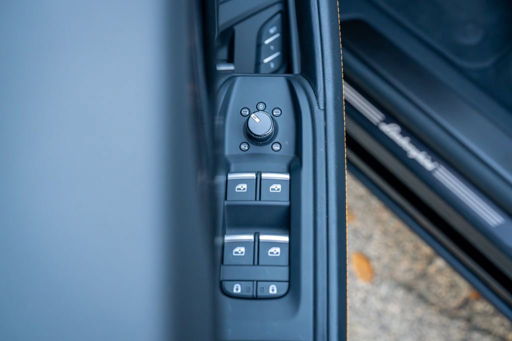 Used 2024 Lamborghini Urus S image 20